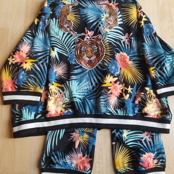 Size 18/24 2piece Crop Embroidered Activewear by Ashley Stewart - Picture 5 of 9